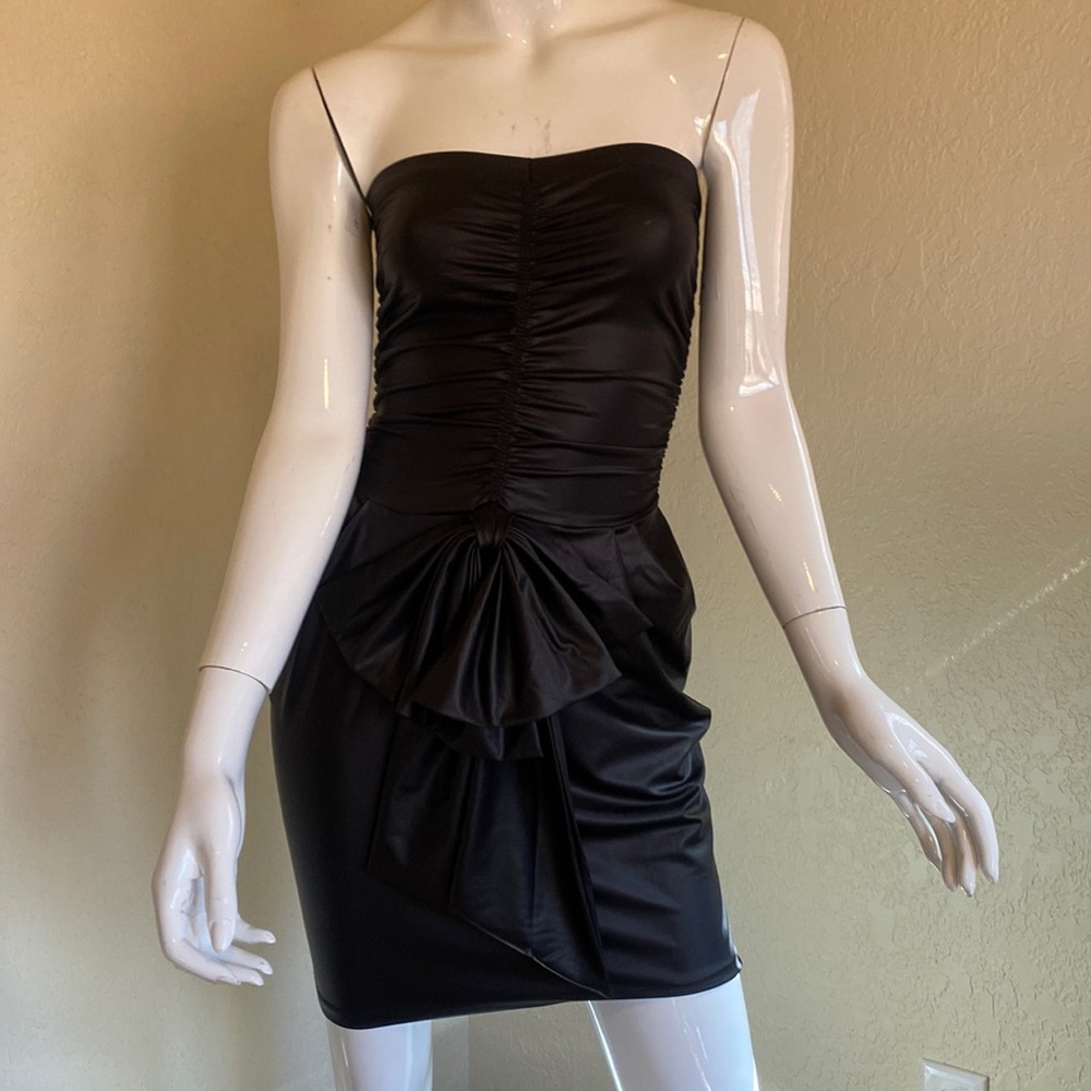 Strapless stretch fitted black minidress with front bow detail. Size S.